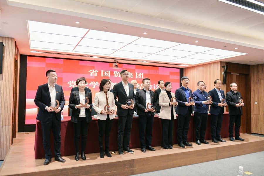 1649659414466311KsGq.jpg 頒獎.jpg